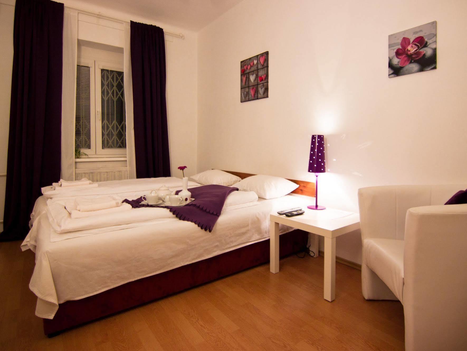 Pension Nika Praga Exterior foto